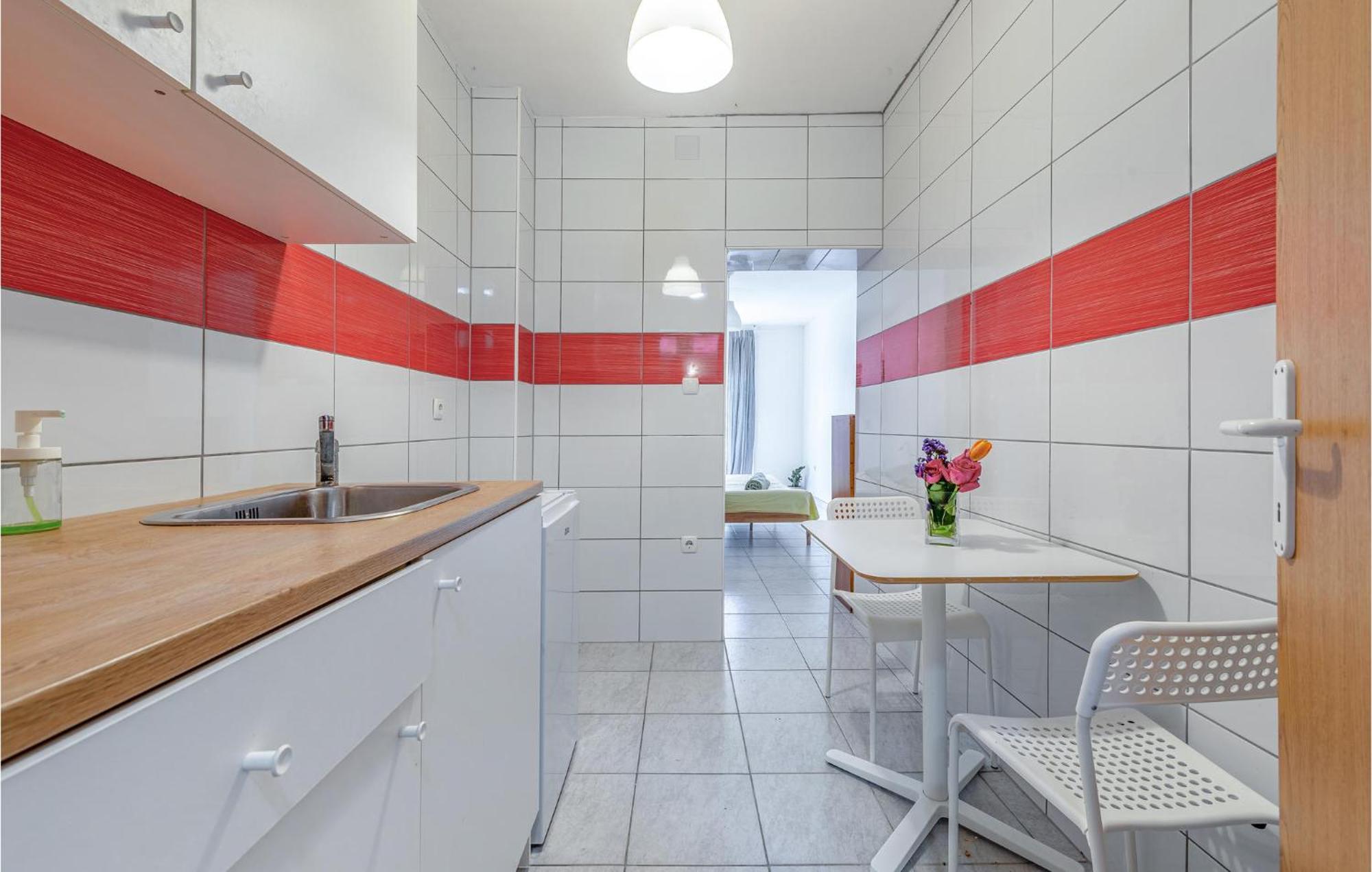 Pet Friendly Apartment In Novalja With Kitchen Eksteriør billede